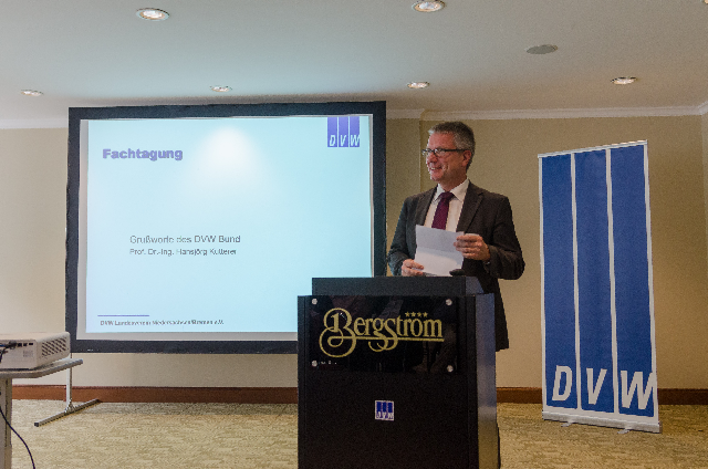 DVW-Präsident Prof. Hansjörg Kutterer begrüßte die Teilnehmer